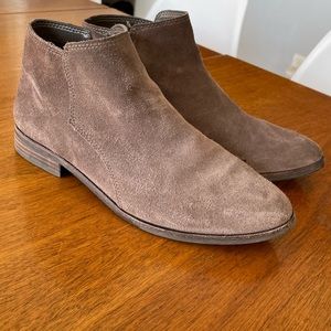 Gianni Bini taupe brown ankle bootie